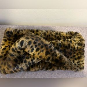 Jacob leopard print infinity scarf EUC